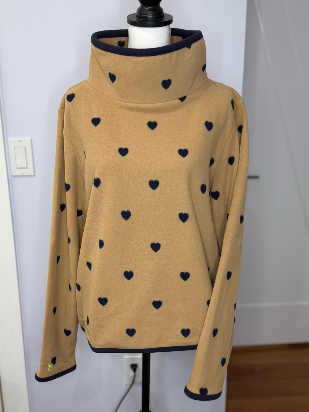 Dudley Stephens Park Slope Camel w/navy Heart-Print Vello Fleece turtleneck, XXL